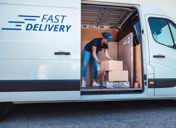 68373d1e0ddb69c07d58b591_what-is-a-courier-service-HERO-1